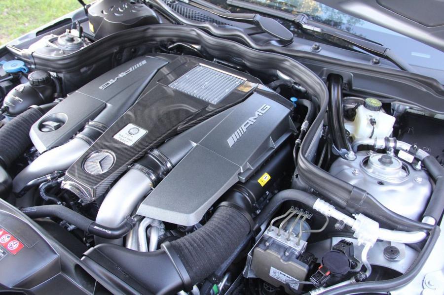  Mercedes-Benz E63 AMG S 4Matic 2014 года  (фото 24 из 34)
